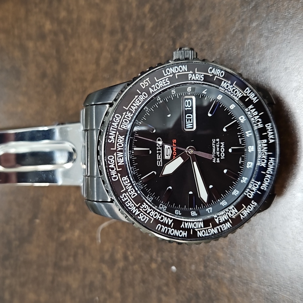 Pre-owned men's watch